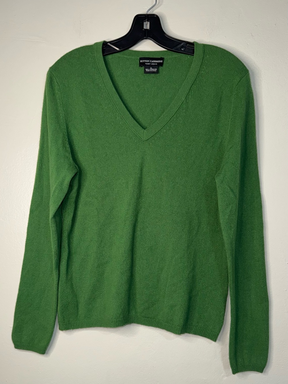 Sutton Cashmere Women's V-Neck Sweater in Green